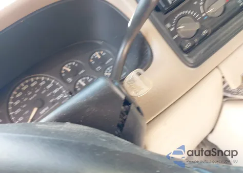 2002 Chevrolet Tahoe Lt z USA, uszkodzony, nr VIN 1GNEC13ZX2R273935